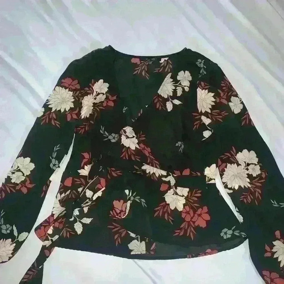 Black Floral Wrap Blouse Top Women’s Size S - Picture 5 of 10